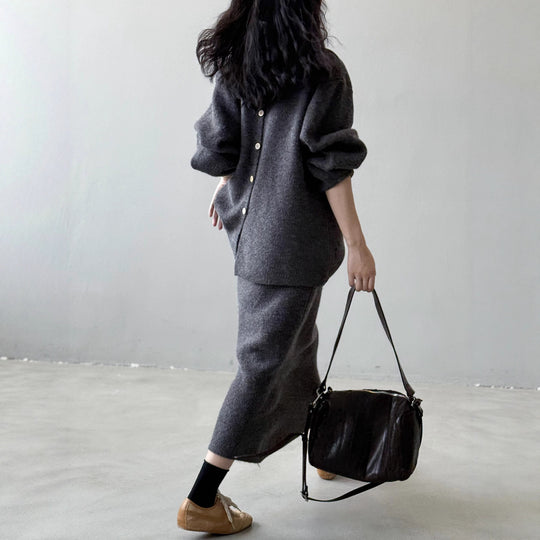 Damen Kuscheliges Strick-Set Oversize-Pullover mit weitem Rundhalsausschnitt und Midirock Shop Nory