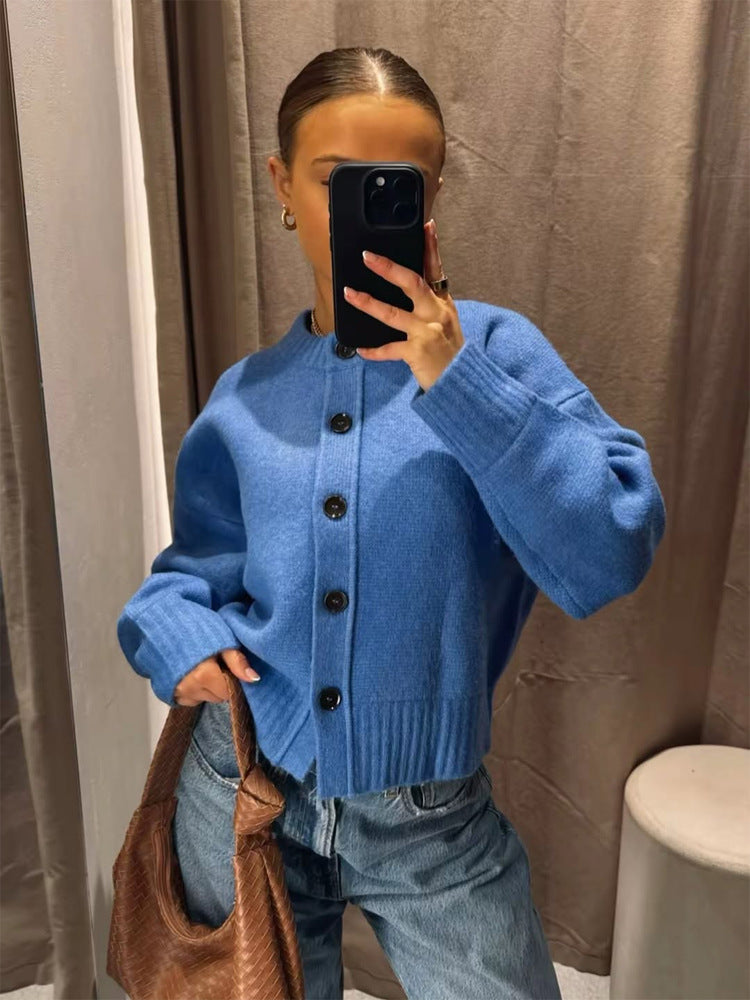 Damen Kurze Boxy-Strickjacke mit großer Knopfleiste, geripptem Saum & Volumenärmeln Shop Nory