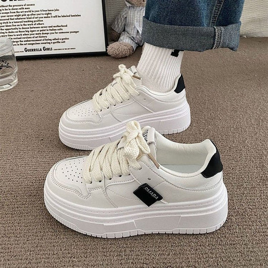 Damen Plattform-Sneaker mit dämpfender Laufsohle und eleganter Schnürung