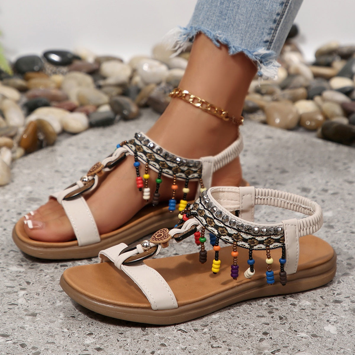 Damen Riemensandalen mit bunten Perlen und komfortablem Fußbett