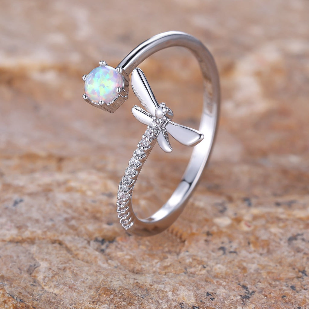 Damen Ring mit filigranem Libellen-Design und funkelndem Opal Shop Nory