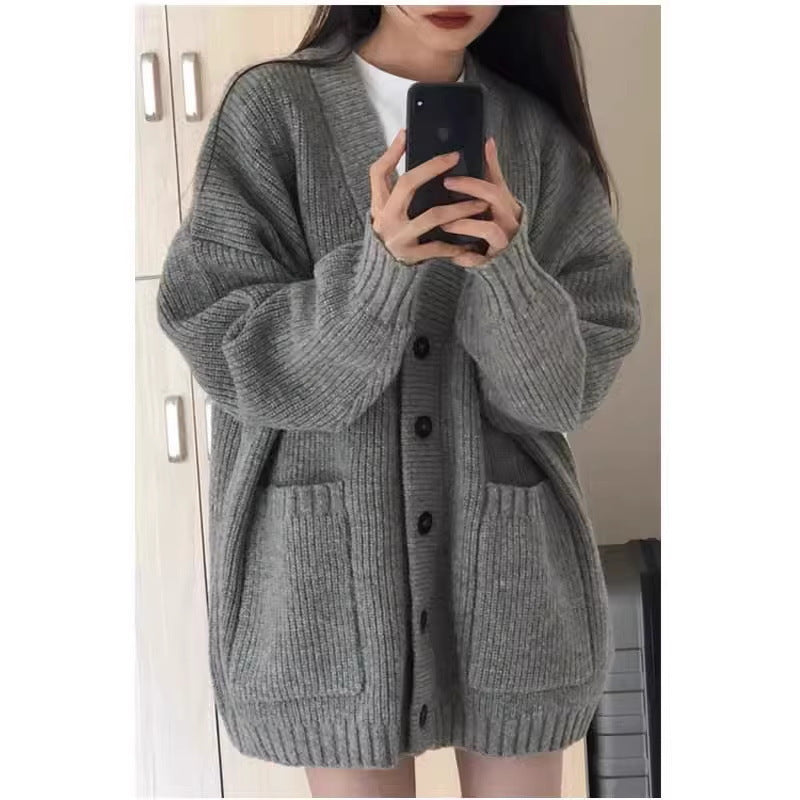 Damen Oversize Strickcardigan mit aufgesetzten Taschen und durchgehender Knopfleiste Shop Nory