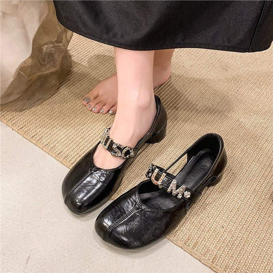 Damen Mary-Jane-Ballerinas mit dekorativem Schmuckriemen, gerundetem Zehenbereich und niedrigem Blockabsatz Shop Nory