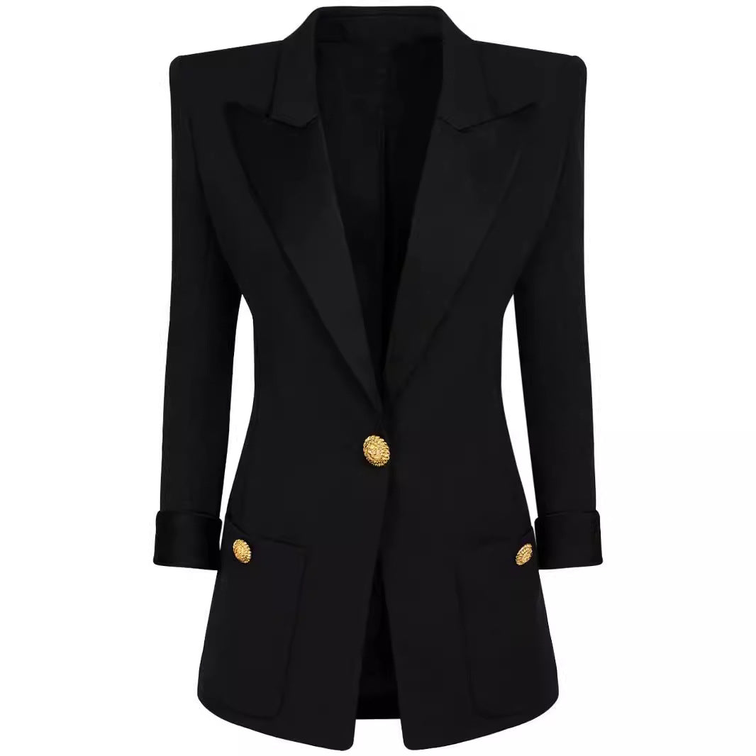 Damen Taillierter Smoking‑Blazer mit Satin‑Schalkragen und dekorativen Medaillonknöpfen Shop Nory