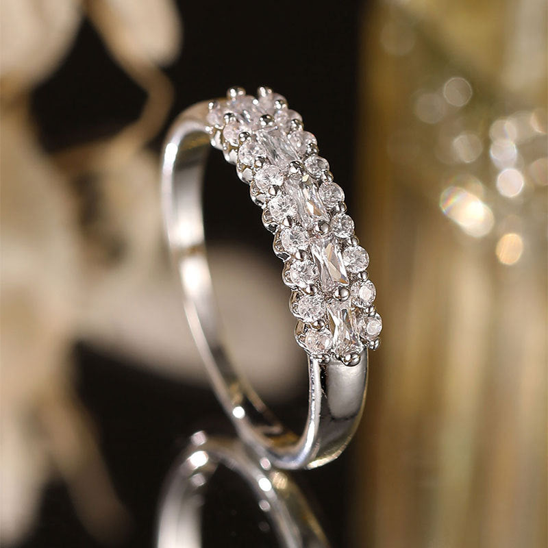 Damen Funkelnder Ring mit kunstvollen Zirkonia-Akzenten Shop Nory