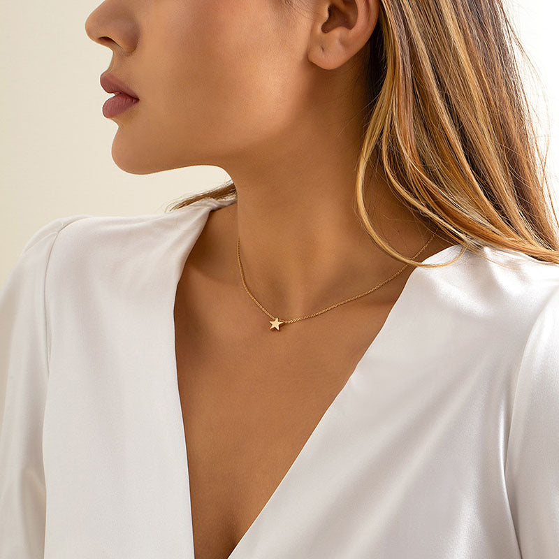 Damen Halskette mit funkelndem Sternanhänger und zarter Gliederkette Shop Nory