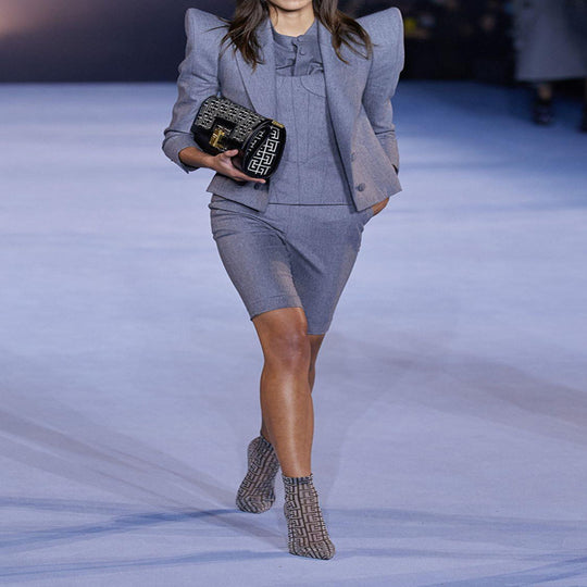 Damen Dreiteiliges Tailoring-Set mit betontem Schulterblazer, Top und Bermuda-Shorts Shop Nory