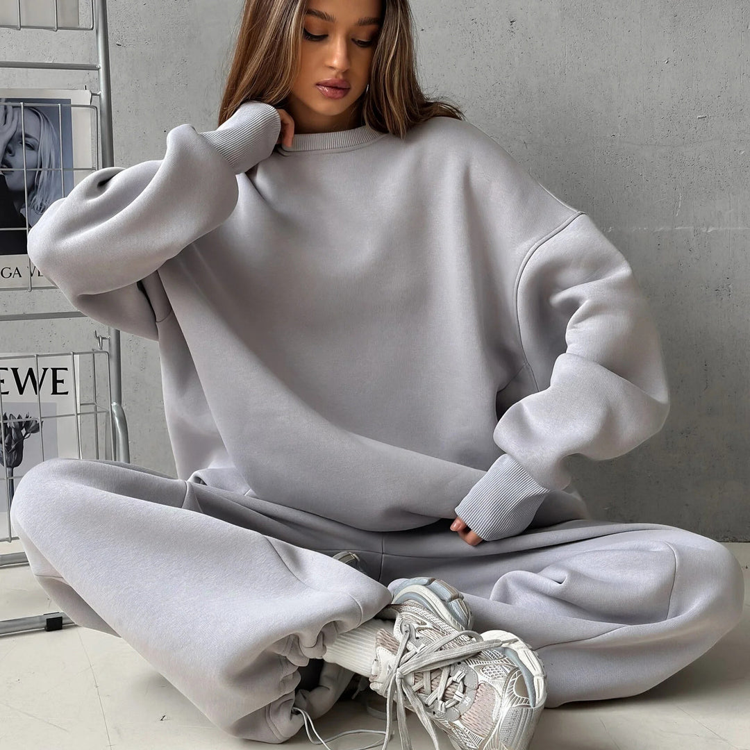 Damen Oversized Lounge-Set aus schwerem Neopren-ähnlichem Fleece mit weitem Raglan-Sweater und gerader Relax-Hose Shop Nory