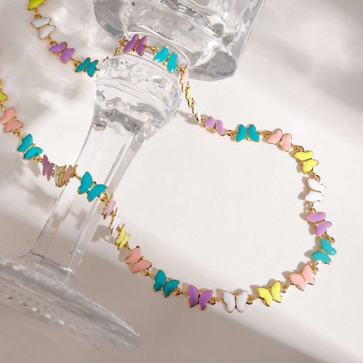 Damen Armband mit bunten Schmetterlingsanhängern aus Edelstahl Shop Nory