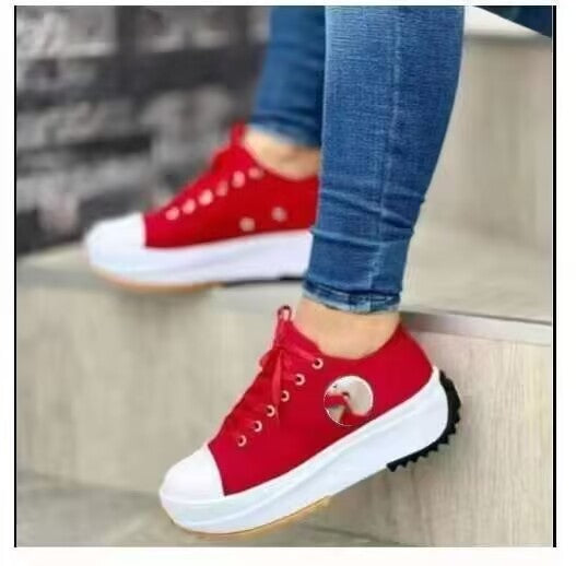 Damen Plateau-Canvas-Sneaker mit verstärkter Zehenkappe, profilierter Gummisohle und gepolstertem Schaft Shop Nory
