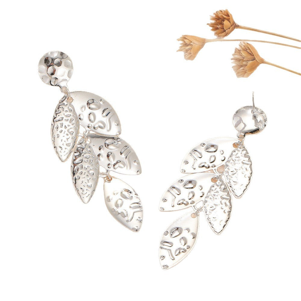 Damen Moderne und elegante Ohrringe aus hochglänzendem Metall Shop Nory
