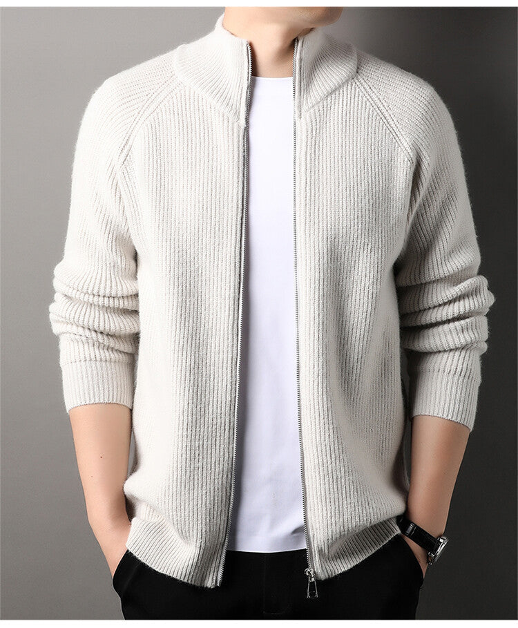 Herren Strickjacke mit hohem Kragen und unauffälligem Reißverschluss