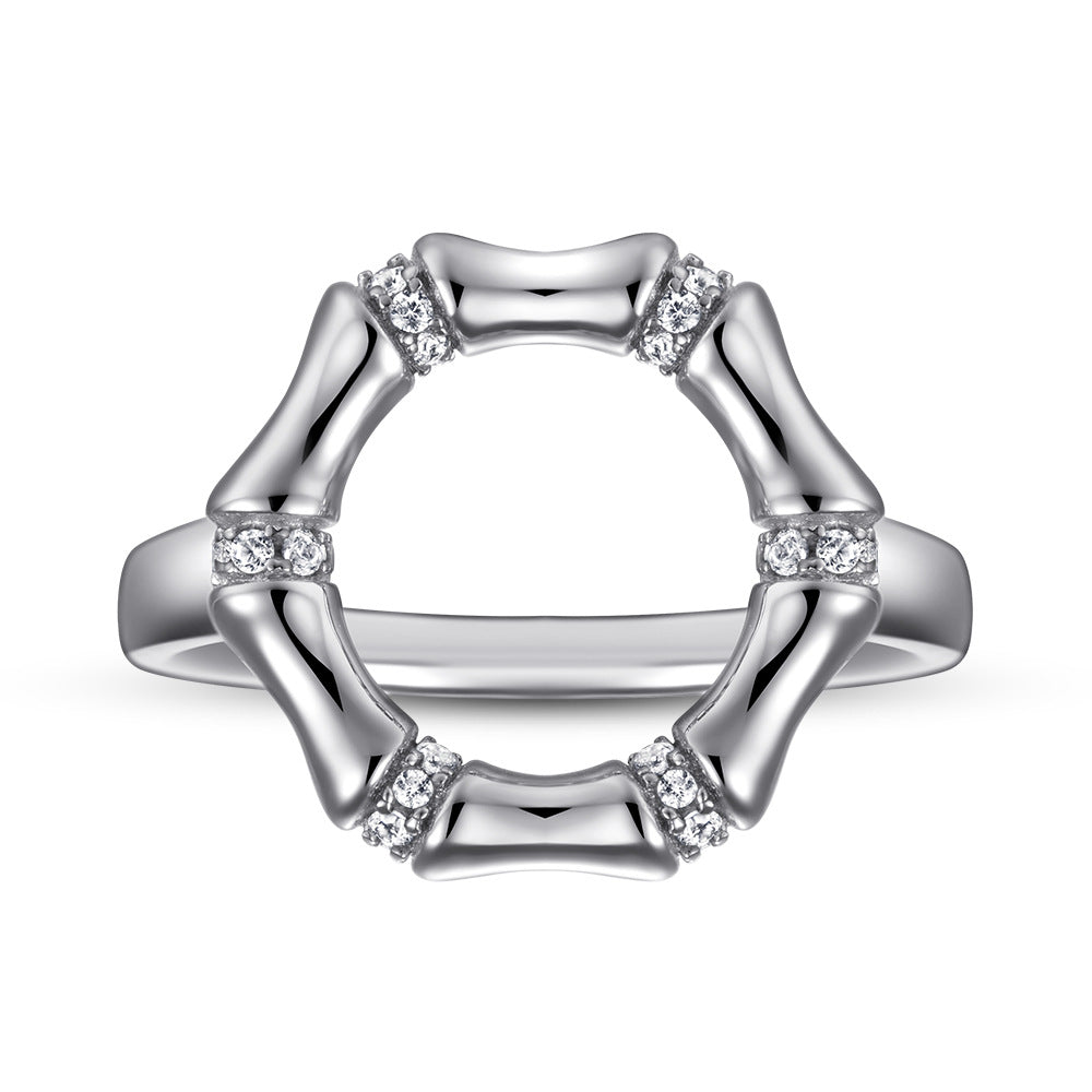 Damen Verlobungsring mit hochglänzendem, rechteckigem Edelstein und kunstvollen Zirkonia-Details Shop Nory