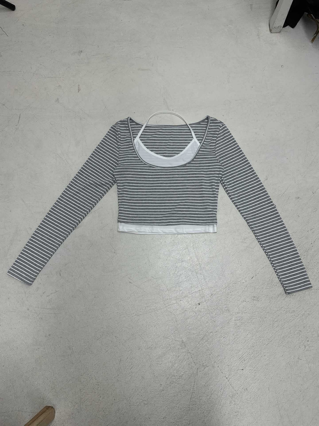 Damen nan gerafftes Layering-Cropped-Top mit integriertem Bustier und feinem Streifenstrick Shop Nory