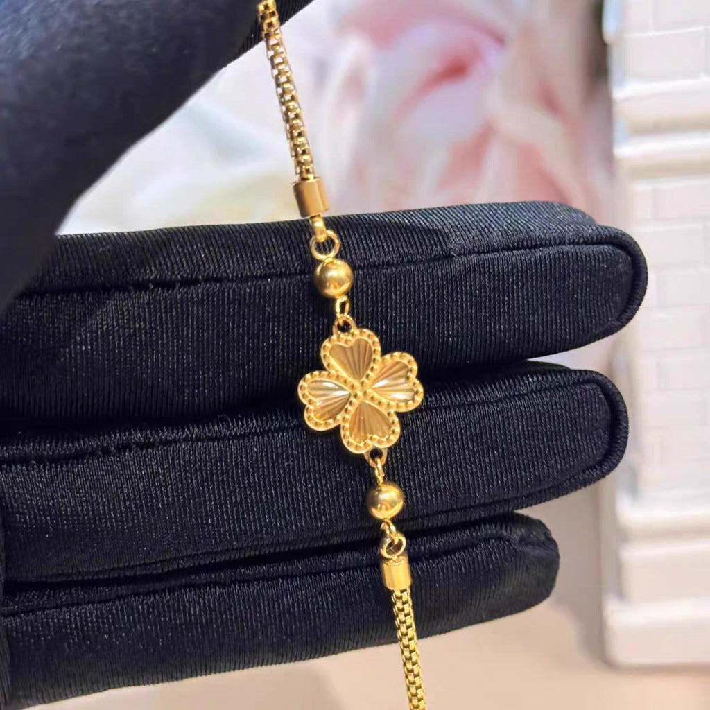 Frauen Goldplattierte Blumen Charme-Armband Shop Nory