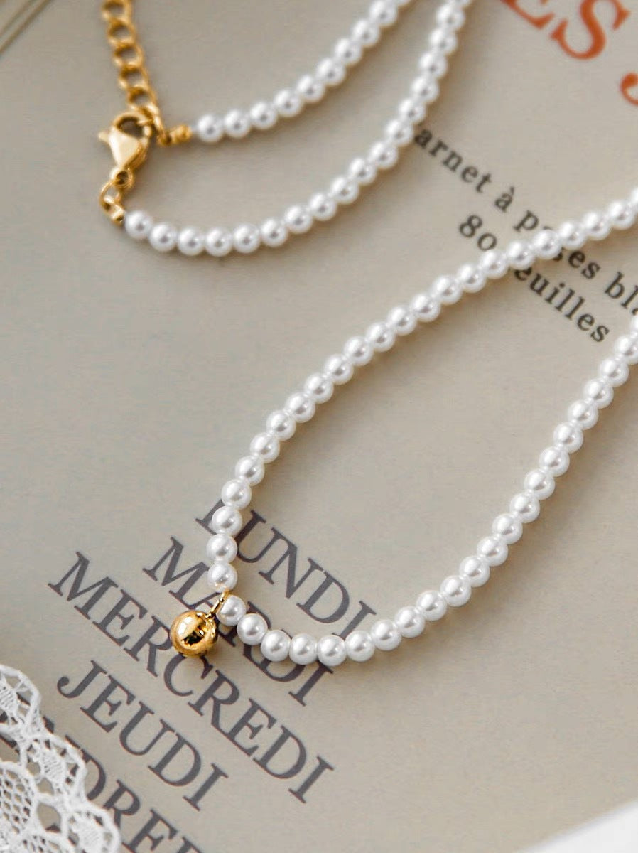 Damen Elegante Süßwasserperlen- und Goldakzentarmband Shop Nory