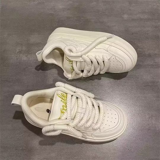 Damen Sneakers mit innovativem Schnürdesign und bequemer Dämpfung