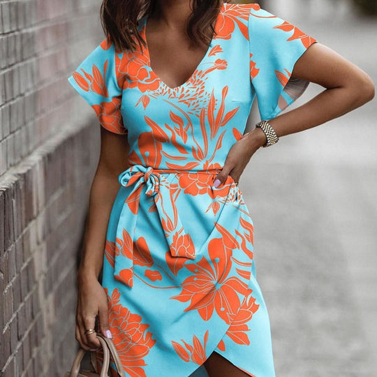 Damen Wickelkleid mit floralem Muster und eleganten Rüschendetails