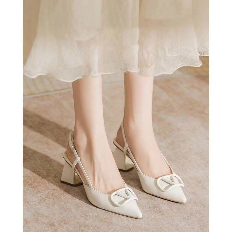 Damen Slingback Pumps mit dekorativen Metallakzenten und komfortablem Blockabsatz