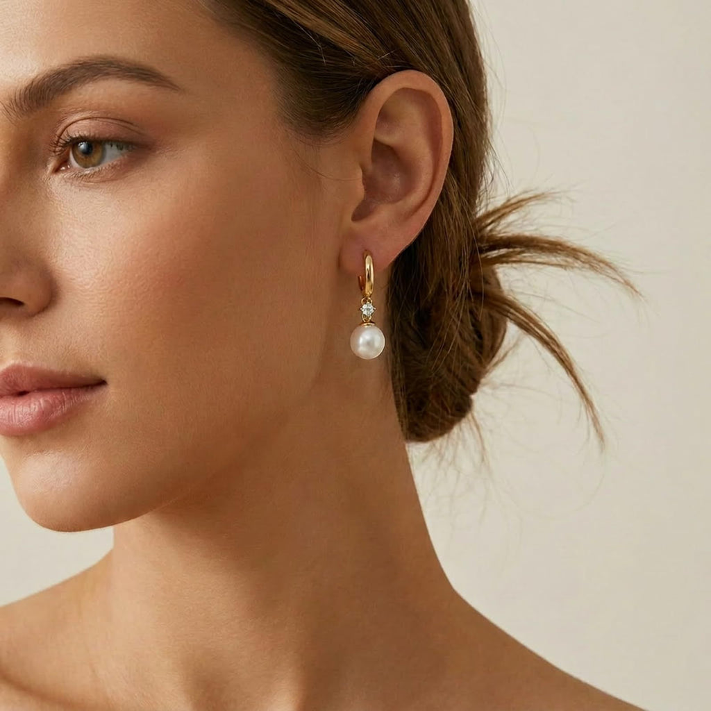 Damen Ohrhänger mit tropfenförmigem Perlenanhänger und funkelnden Kristallen Shop Nory