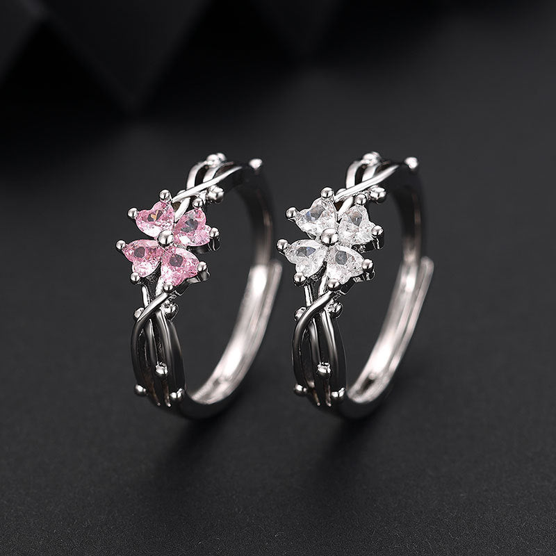 Damenring mit floralem Design und funkelnden pinken Zirkonia-Steinen Shop Nory