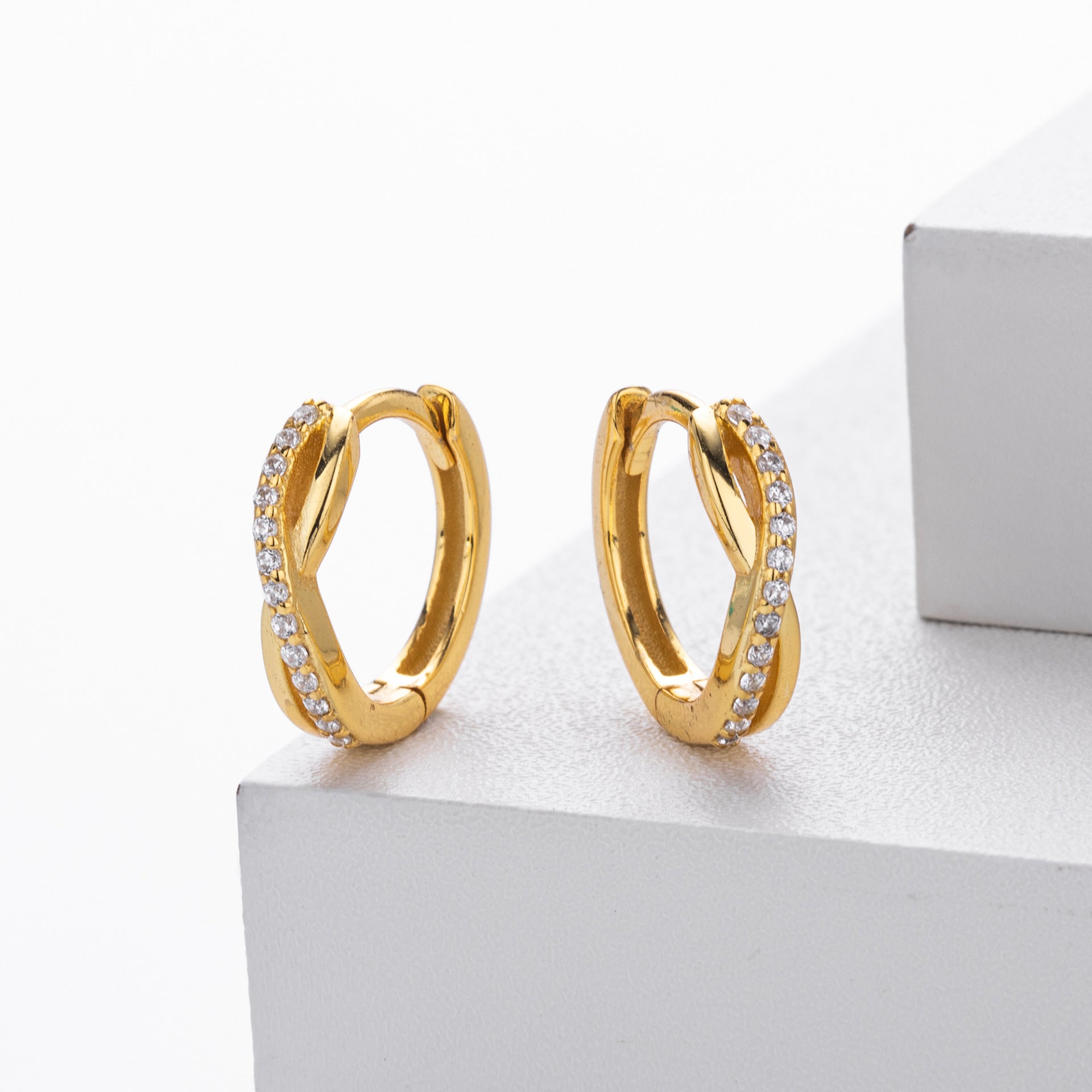 Damen Ohrhänger mit einzigartigem Design aus 925 Sterling Silber und funkelnden Zirkonia Shop Nory