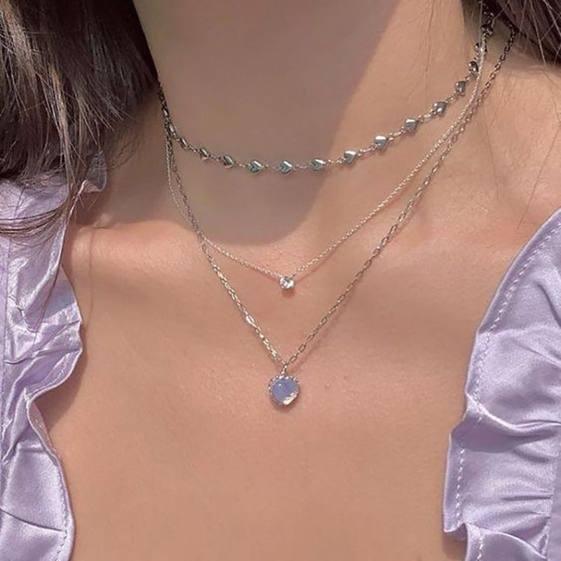 Damen Halskette mit filigranem Schmetterlingsdesign und funkelnden Perlen Shop Nory