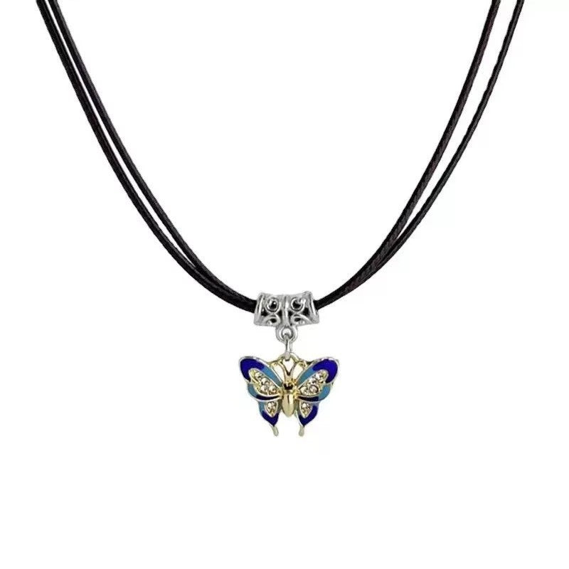 Damen Halskette mit filigranem Schmetterlingsanhänger und hochwertiger Lederkordel Shop Nory