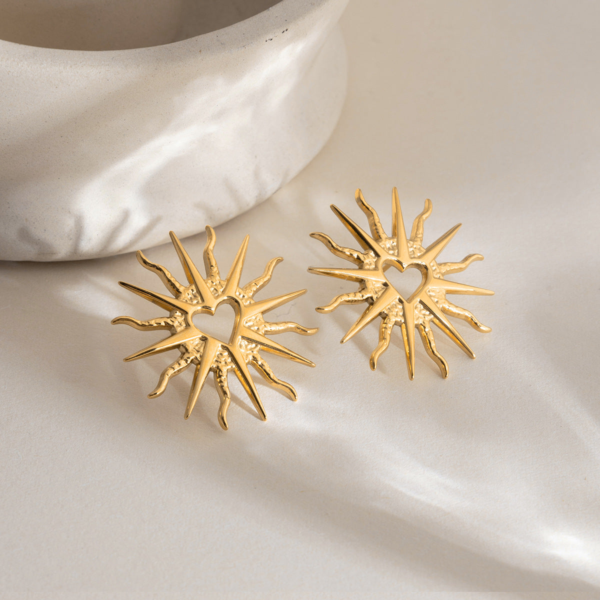 Damen Ohrhänger im eleganten Sonnenmotiv mit herzförmigem Design Shop Nory