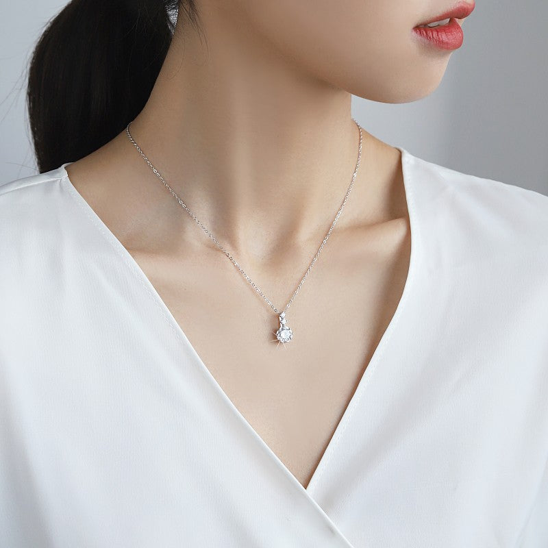Damen Halskette mit funkelndem Anhänger und elegantem Design Shop Nory