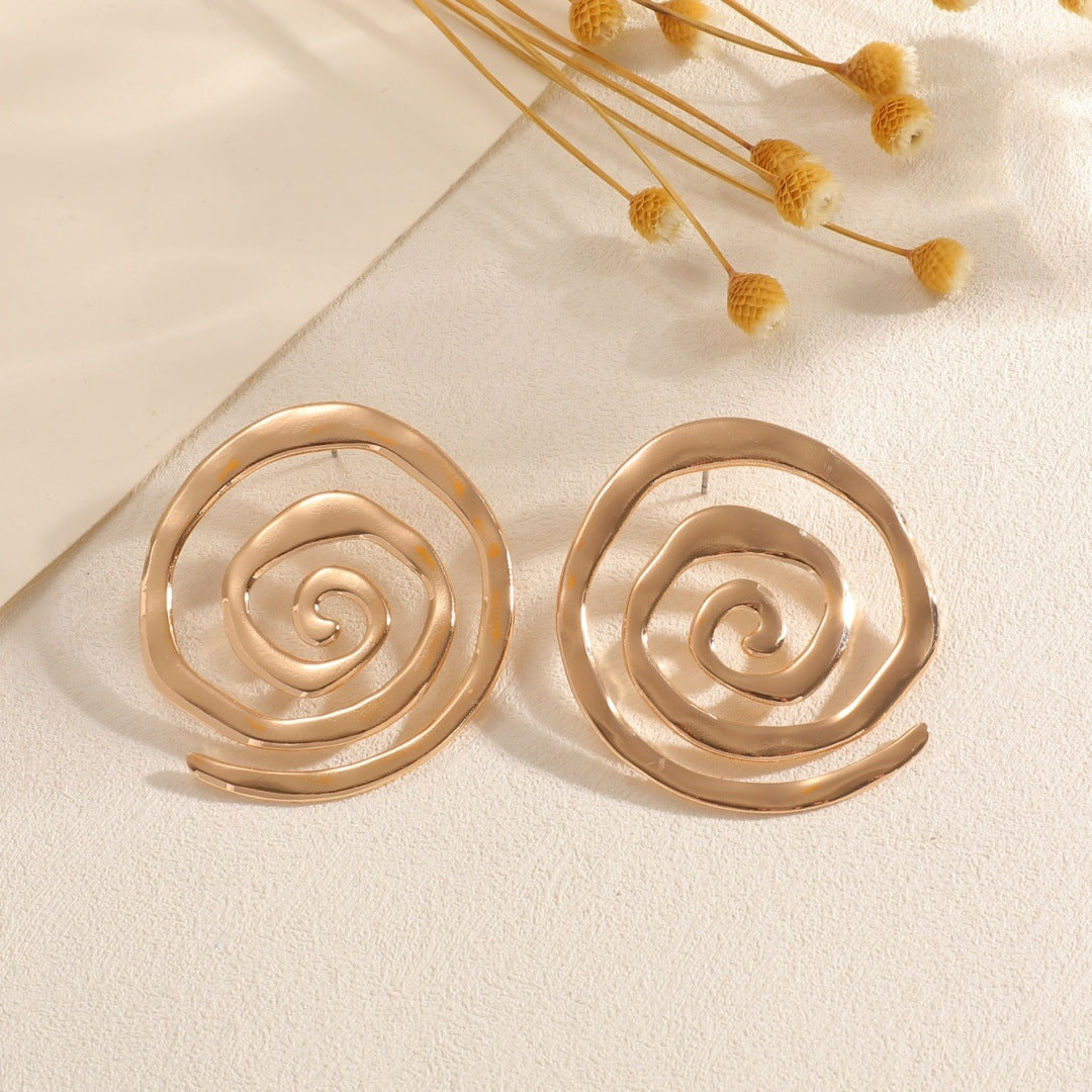 Damen Ohrringe mit modernem, skulpturalem Design Shop Nory