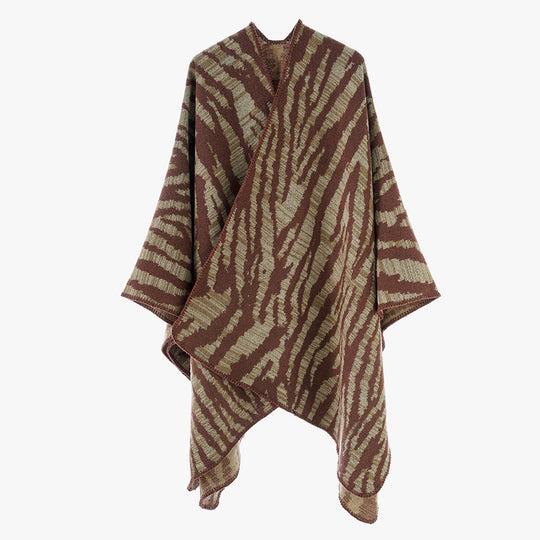 Damen Rechteckiger Ruana‑Überwurf mit ausgefallenem Animal‑Jacquard und offener Drapierung Shop Nory