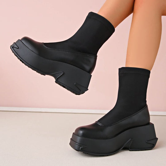 Damen Chunky Plateau‑Stiefelette mit elastischem Sock‑Schaft und skulpturierter Profillaufsohle Shop Nory