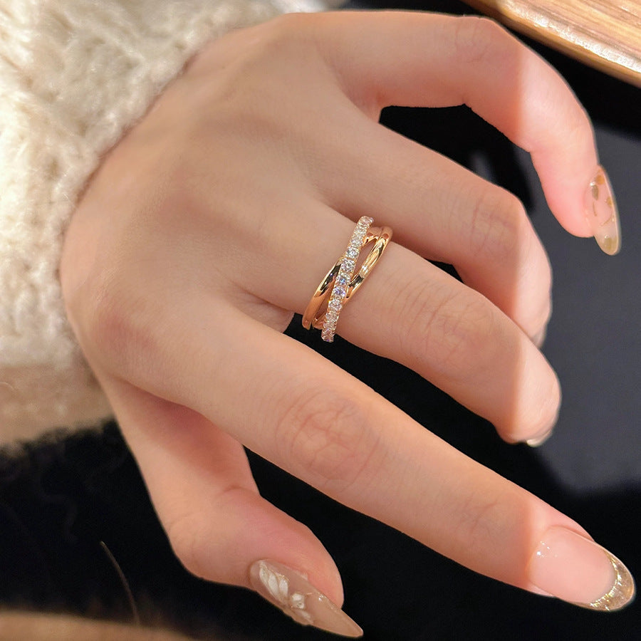 Damenring im eleganten Wickeldesign mit funkelnden Zirkonia Shop Nory