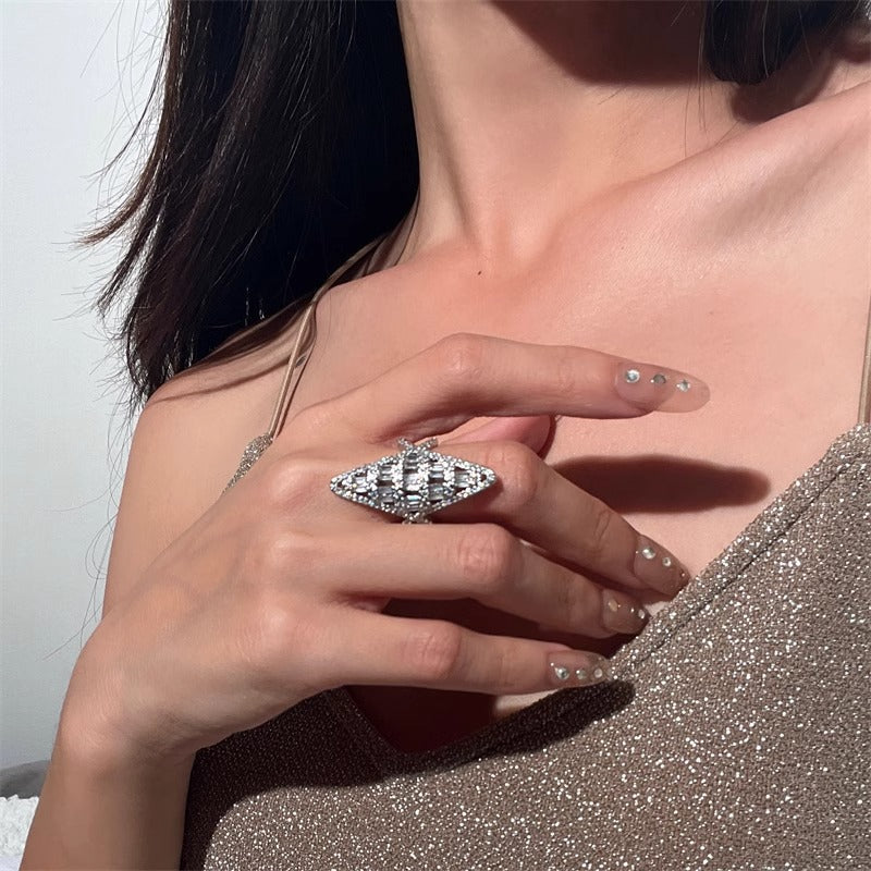 Damen Statement-Ring mit kunstvollem Diamant-Design Shop Nory
