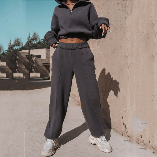 Damen kurzes Halbzip-Sweatshirt mit gerafftem Bund und hochgeschnittener Jogginghose Zweiteiler Shop Nory