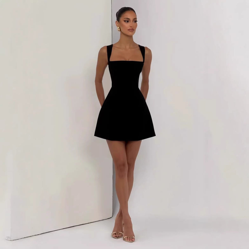 Damen figurbetontes Minikleid mit breiten Trägern und elegantem Ausschnitt