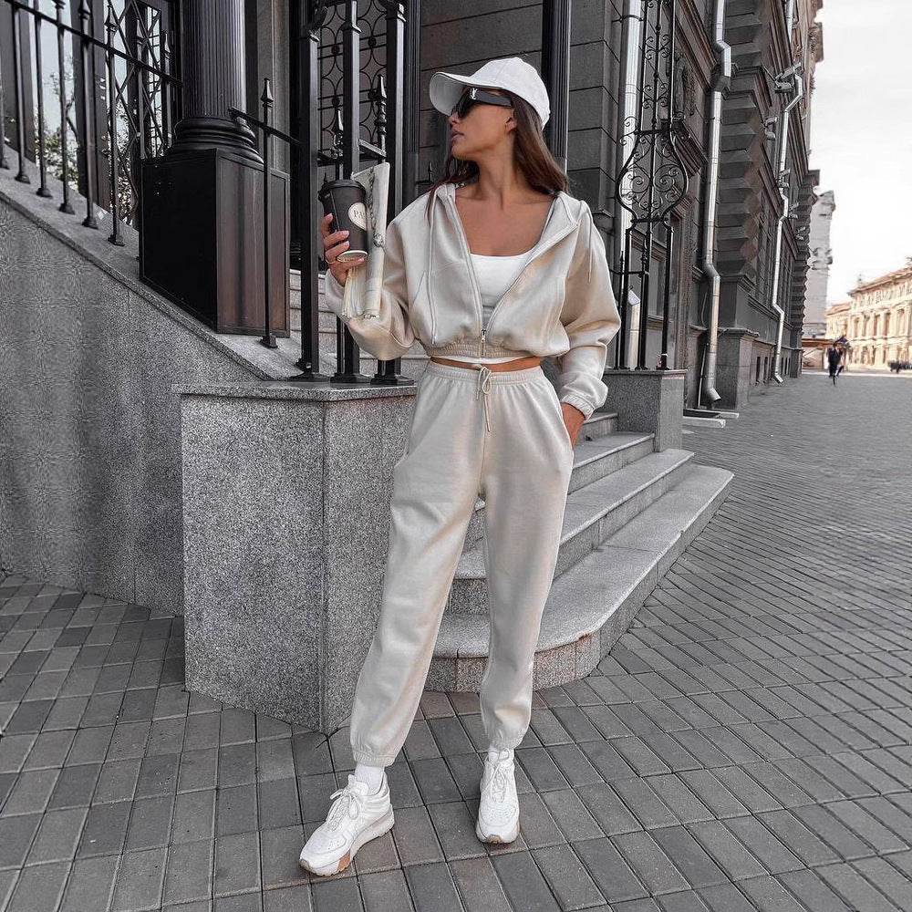 Damen kurzes Reißverschluss-Hoodie mit elastischem Bund und High-Waist Jogginghose aus Baumwollmix Shop Nory