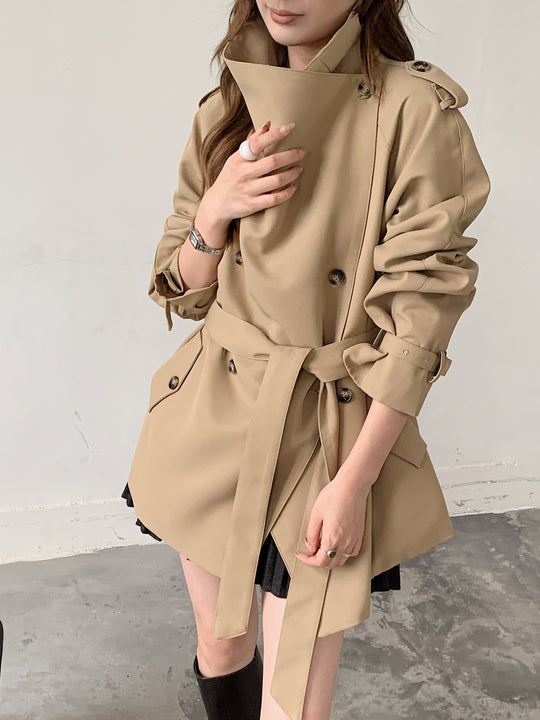 Damen Kurztrench im Boxy-Cut mit hohem Stehkragen und verstellbarem Taillengürtel Shop Nory