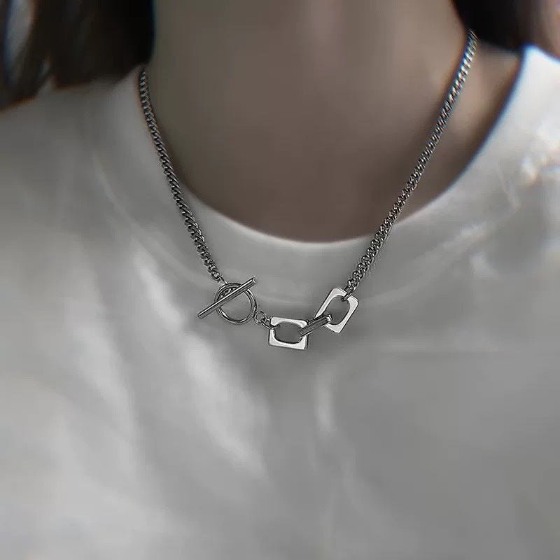 Damen modische Halskette mit geometrischem Anhänger und filigranem Design Shop Nory
