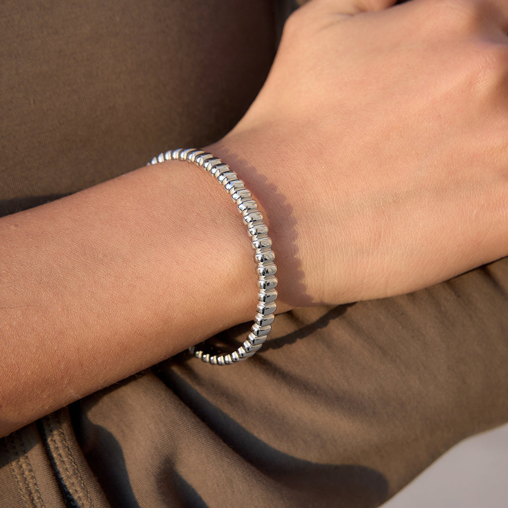 Damen Offenes Armreif mit elegantem Strukturdesign aus hypoallergenem Edelstahl Shop Nory
