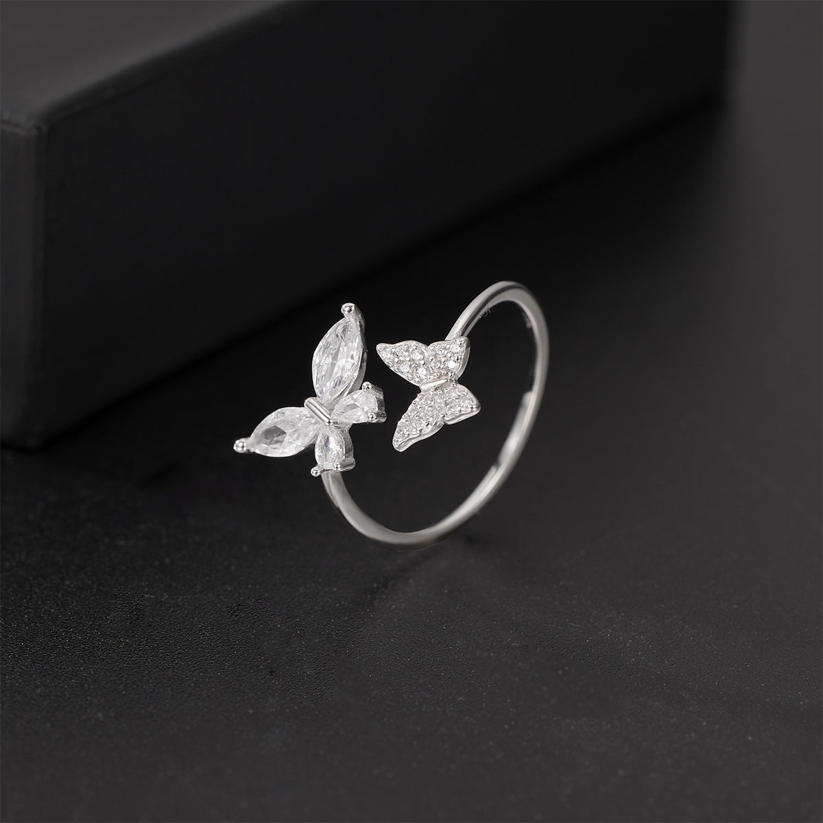 Damen Ring mit elegantem Schmetterlingsdesign und funkelnden Zirkonia Shop Nory