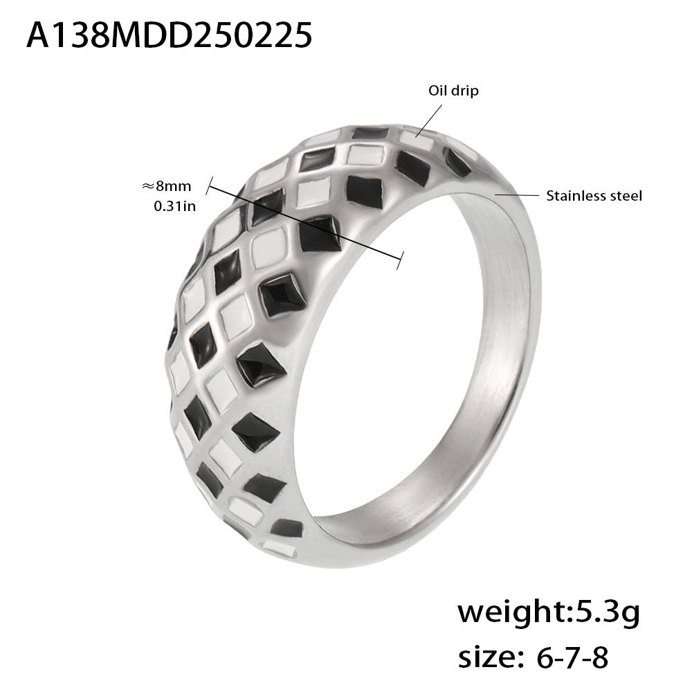 Damenring mit stilvollem, modernem Karomuster aus langlebigem Edelstahl Shop Nory