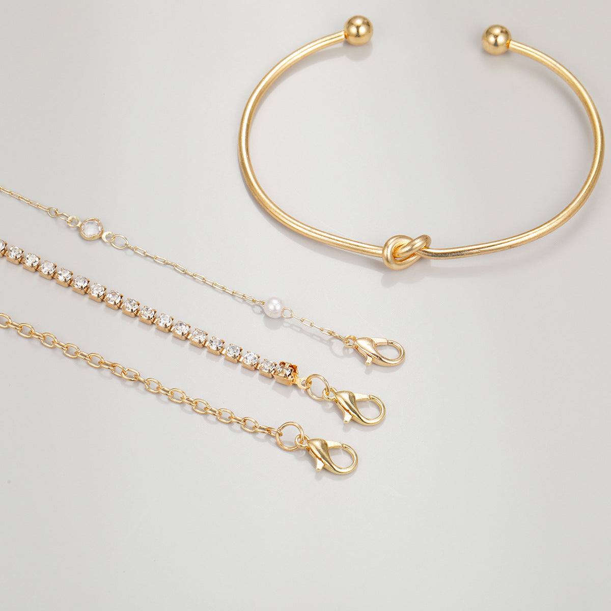 Damen Armband-Set mit funkelnden Kristallen und verspieltem Herzanhänger Shop Nory