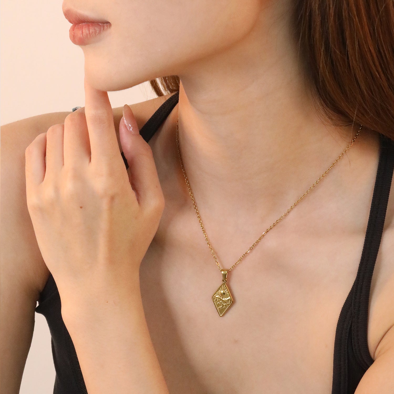 Damen Halskette mit romantischem, geometrischem Anhänger und anpassbarer Kettenlänge Shop Nory
