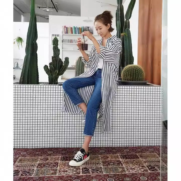 Damen Langes Gestreiftes Hemdmidaxi mit Stehkragen, Oversize‑Schnitt und tiefen Seitenschlitzen Shop Nory