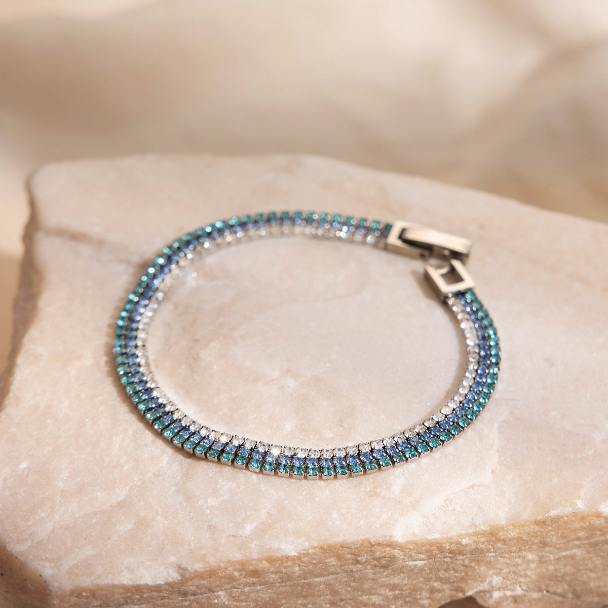 Damen Armband aus hypoallergenem Edelstahl mit funkelnden Zirkonia-Akzenten Shop Nory