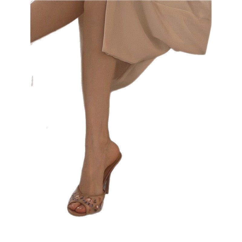 Damen Bestickte Mule‑Sandaletten mit offener Zehenpartie und sculpted Absatz Shop Nory