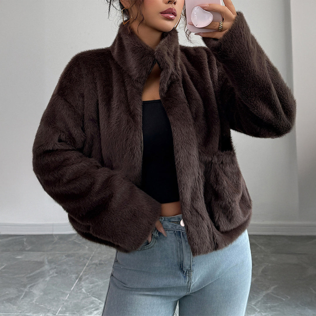 Damen nan kurzer Kunstfell-Blouson mit Stehkragen, verdecktem Reißverschluss und aufgesetzten Taschen Shop Nory