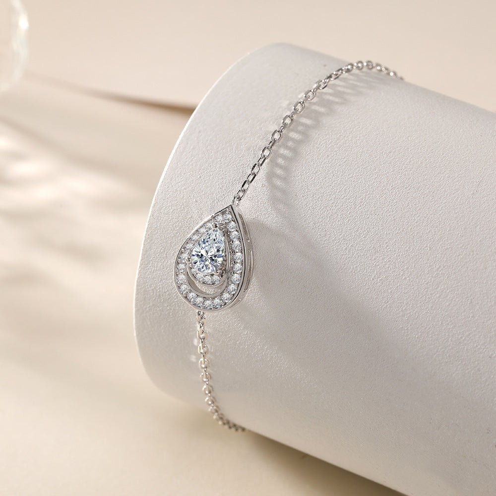 Damenarmband mit eleganter Tropfenform und funkelnden Zirkonia-Details Shop Nory
